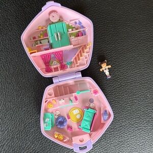 Vintage Polly Pocket Slumber Party Fun w doll